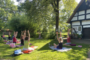 Yoga im Naturgarten